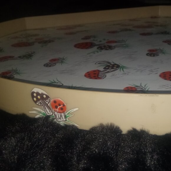 1970's Vintage Rubbermaid lazy Susan with merry mushroom contact paper on it - Picture 7 of 7